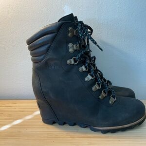 Sorel Conquest Black Lace-Up Wedge Boots like New